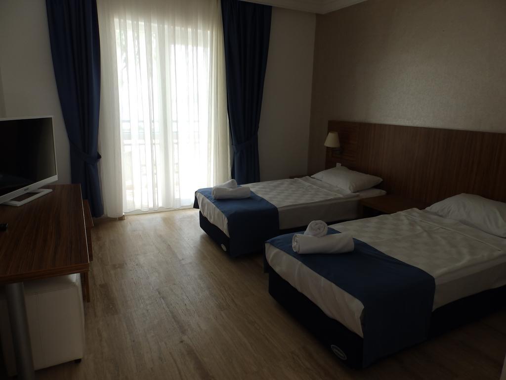 Club Blue White All Inclusive Turgutreis Habitación foto