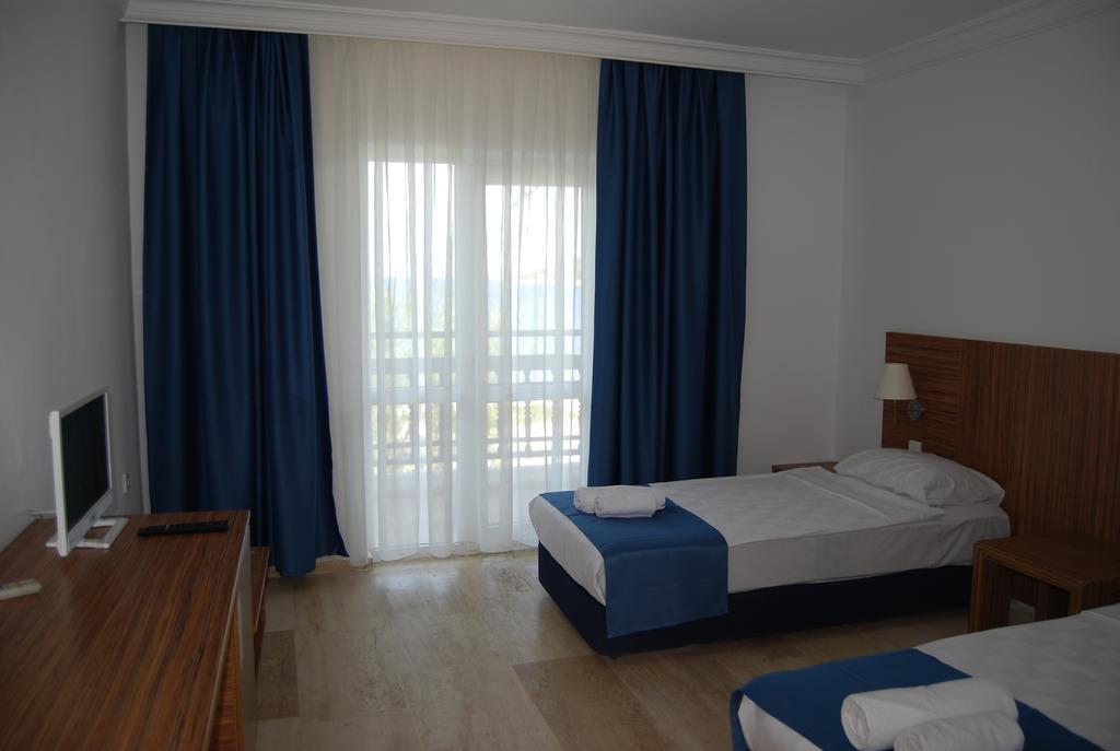 Club Blue White All Inclusive Turgutreis Habitación foto